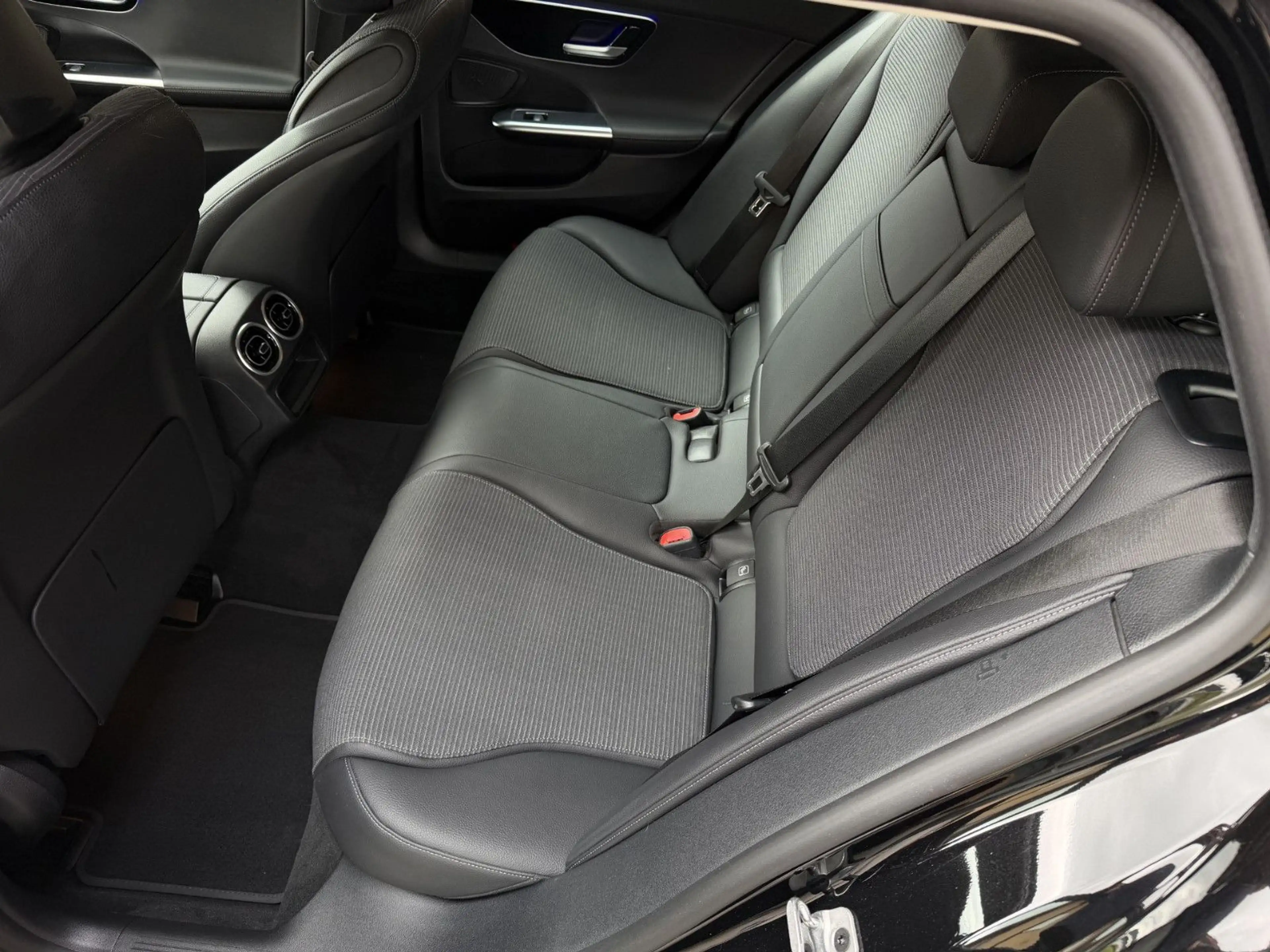 Mercedes-Benz C 180 T AVANTGARDE — photo 11