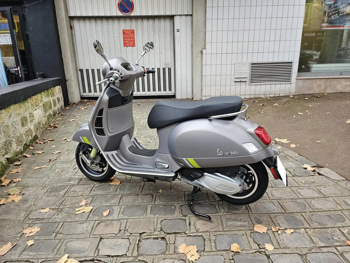 Vespa GTS 300 Gri - 2