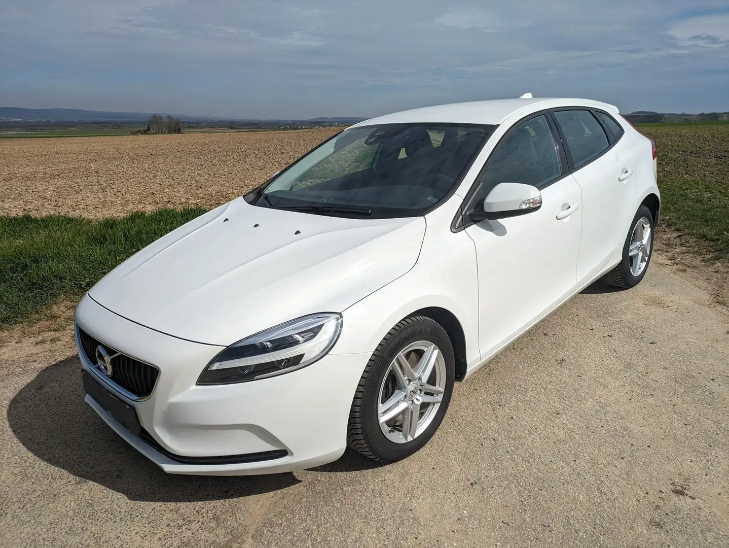 Volvo V40 T2 Kinetic Geartronic Weiß - 2