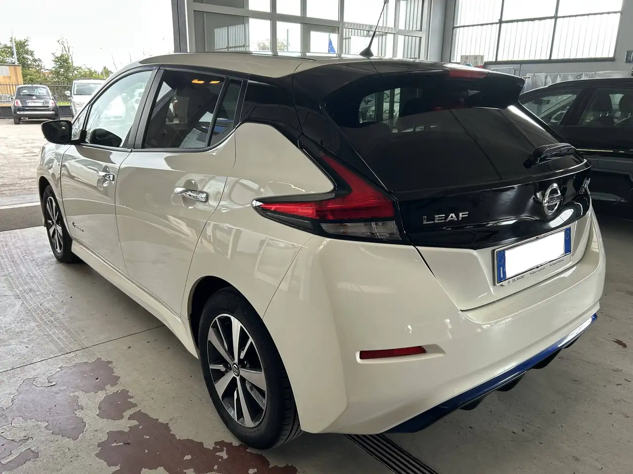 Nissan Leaf Leaf Visia Plus 40kWh 150cv — photo 1 of 6
