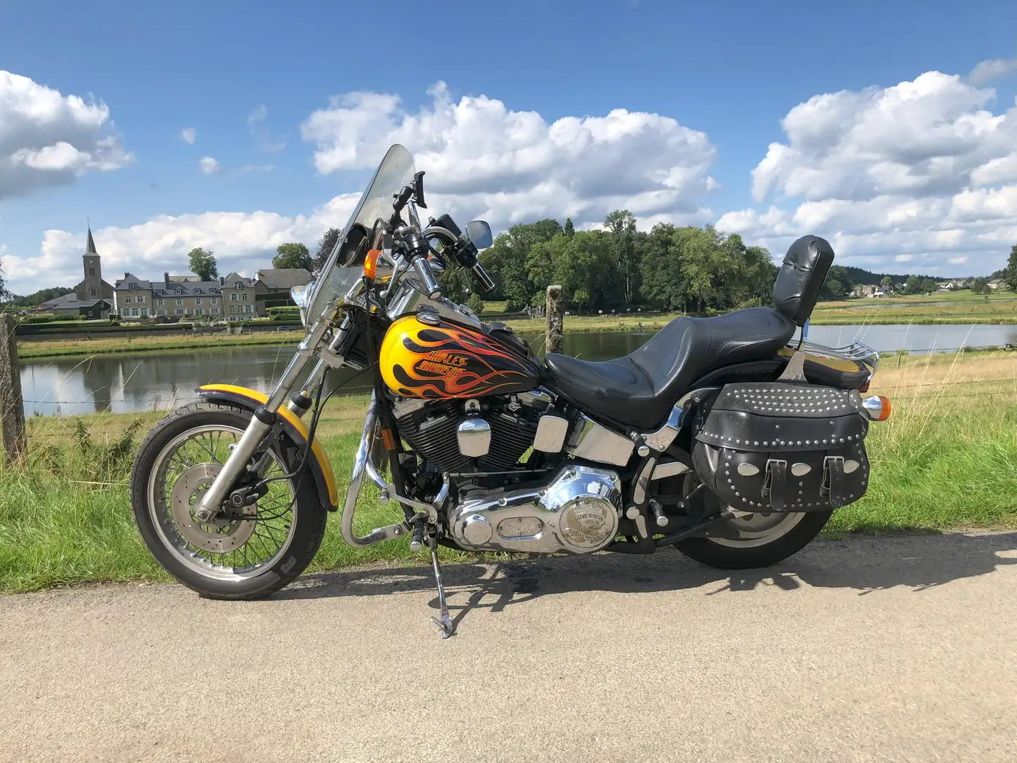 Harley-Davidson Softail FXSTC Jaune - 2