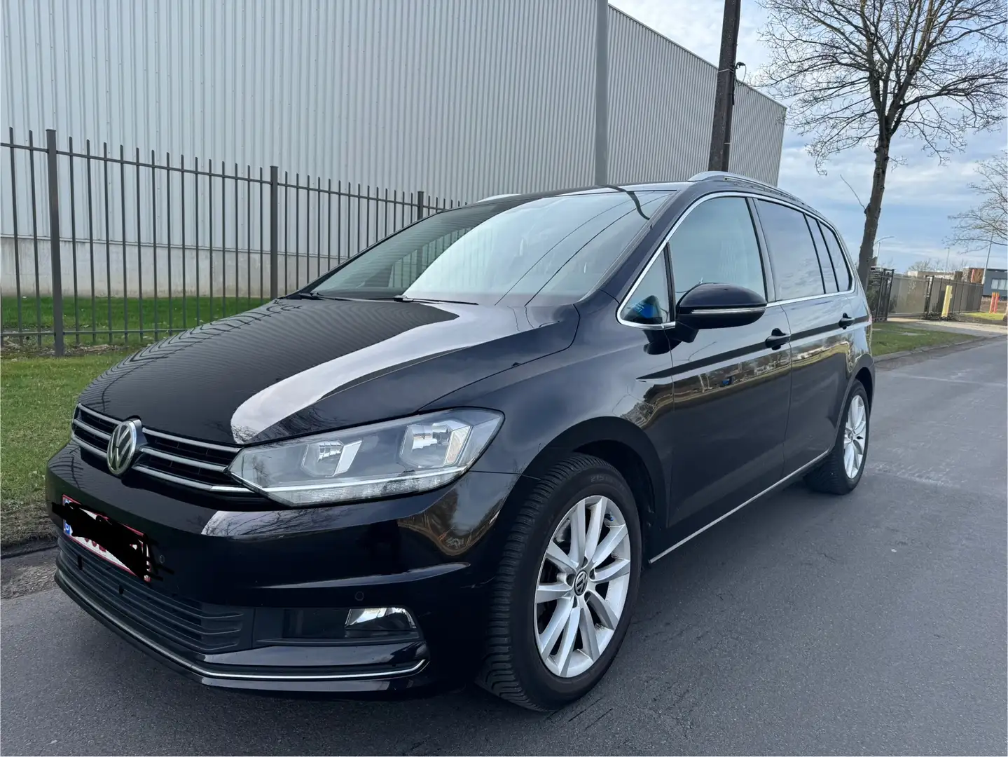Volkswagen Touran 2.0 TDI SCR DSG Highline Noir - 1