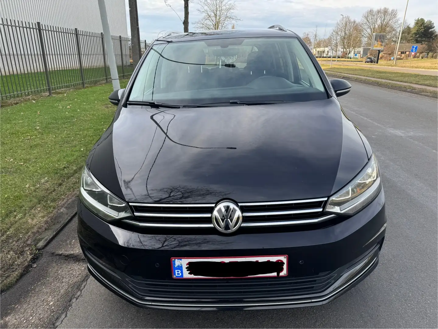 Volkswagen Touran 2.0 TDI SCR DSG Highline Noir - 2