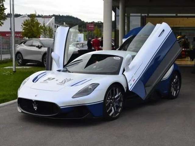 Imagine Maserati MC20 Icona