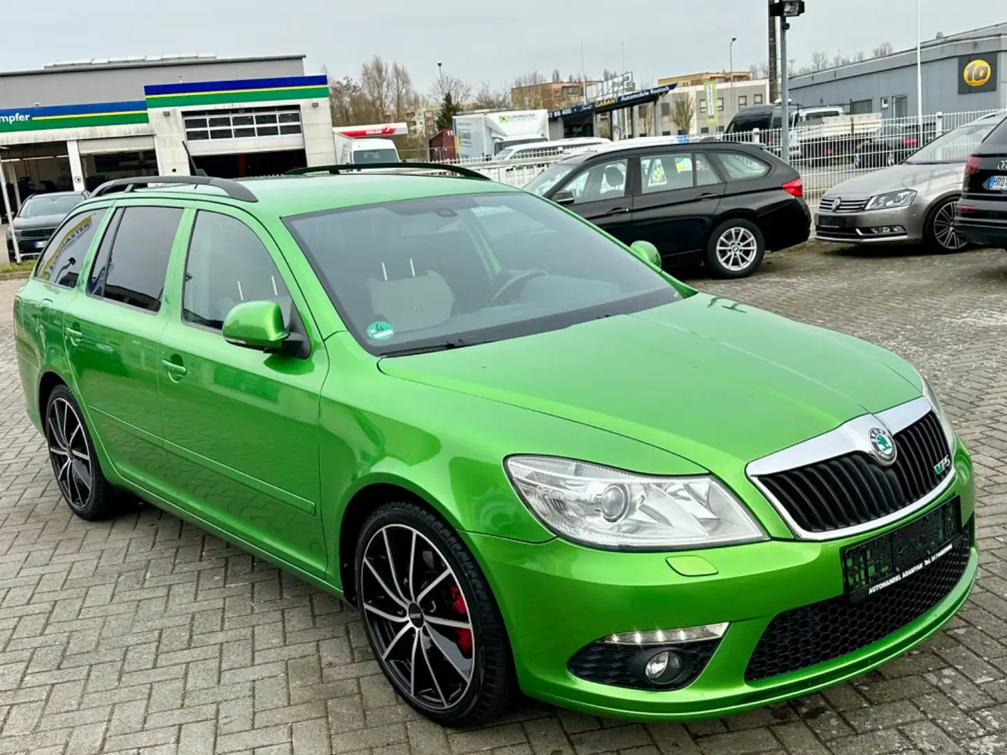 Skoda Octavia RS BI-XENON*NAVI*TEMPOMAT*TEILLEDER*AHK Grün - 2