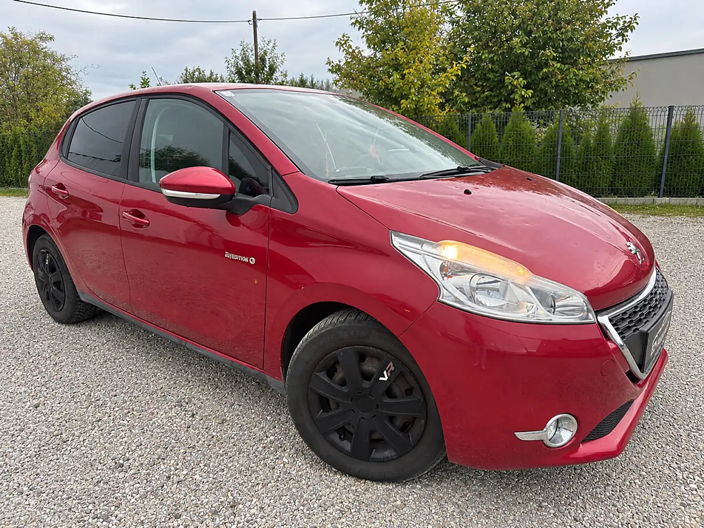 Peugeot 208 Active 1,2 VTi 82 Rot - 1