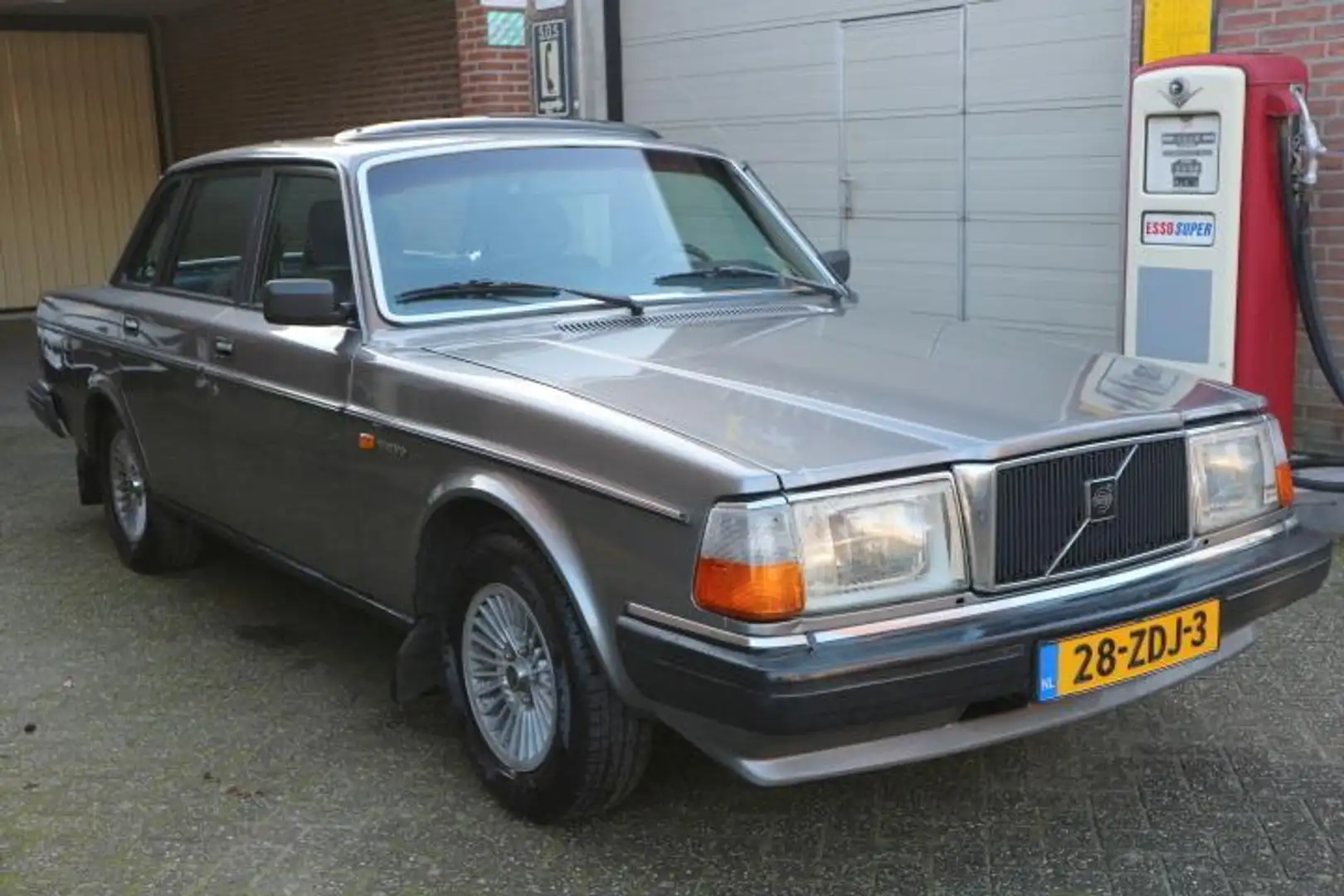 Volvo 240 2.3 GL Grand Luxe ZEER NETTE EN HARDE AUTO stuurbe Grau - 1