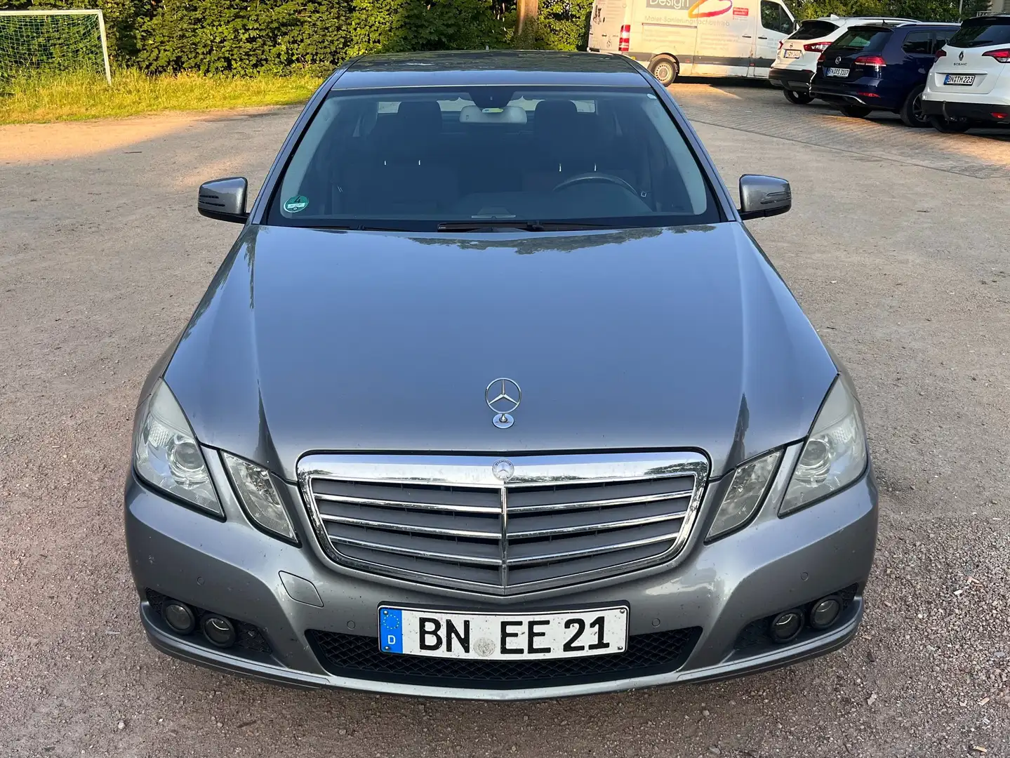 Mercedes-Benz E 220 E 220 CDI DPF BlueEFFICIENCY Automatik Grau - 2