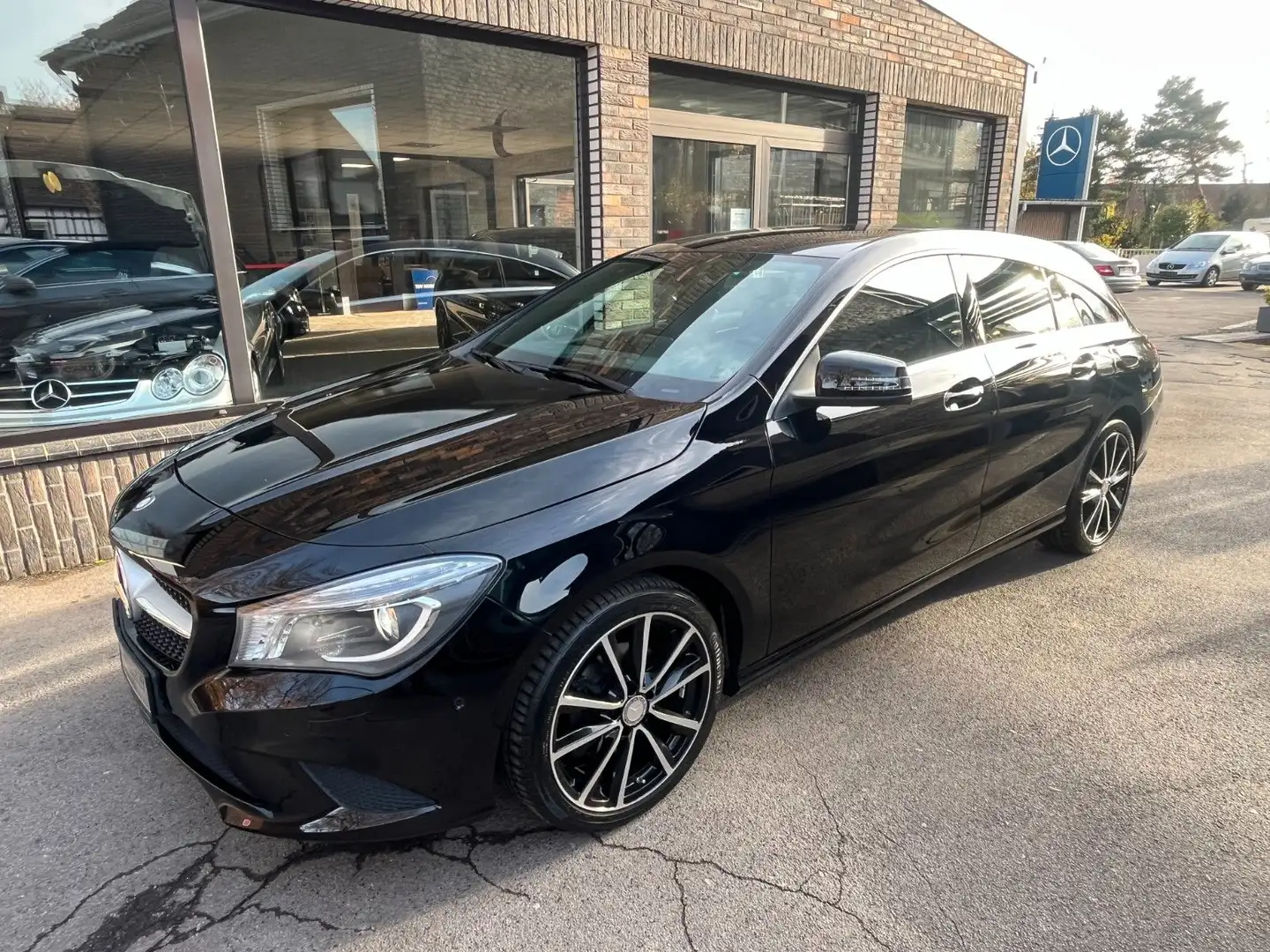Mercedes-Benz CLA Shooting Brake PDC/Urban/BiXenon/Sitzh/TüvNe Black - 2