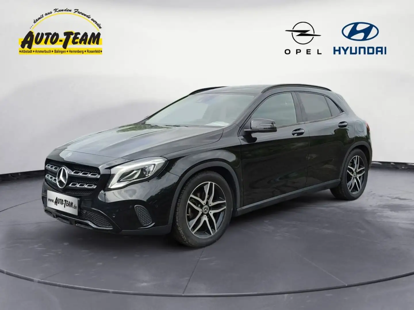 Mercedes-Benz GLA 200 7G-DCT Urban Negro - 1