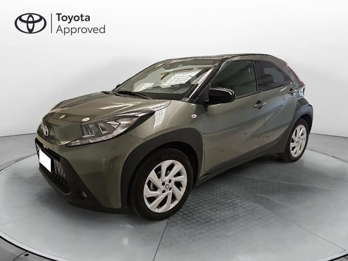 Toyota Aygo X 1.0 VVT-i 72 CV 5 porte Trend S-CVT Verde - 1