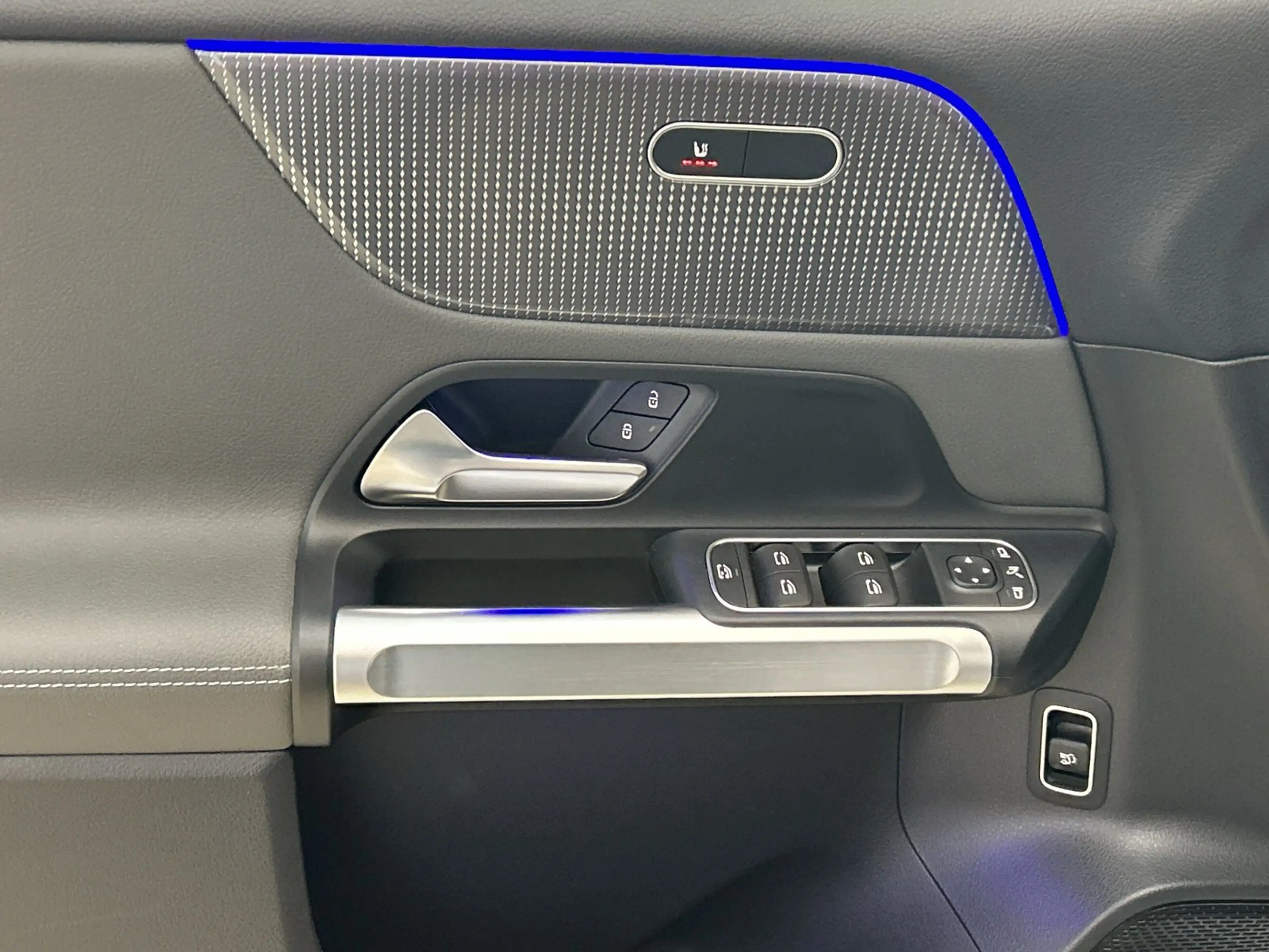 Mercedes-Benz EQB 300 4MATIC Cam Navi SHZ EASY-PACK — photo 11