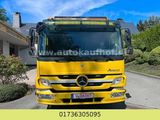 Mercedes-Benz Unknown Model view 3