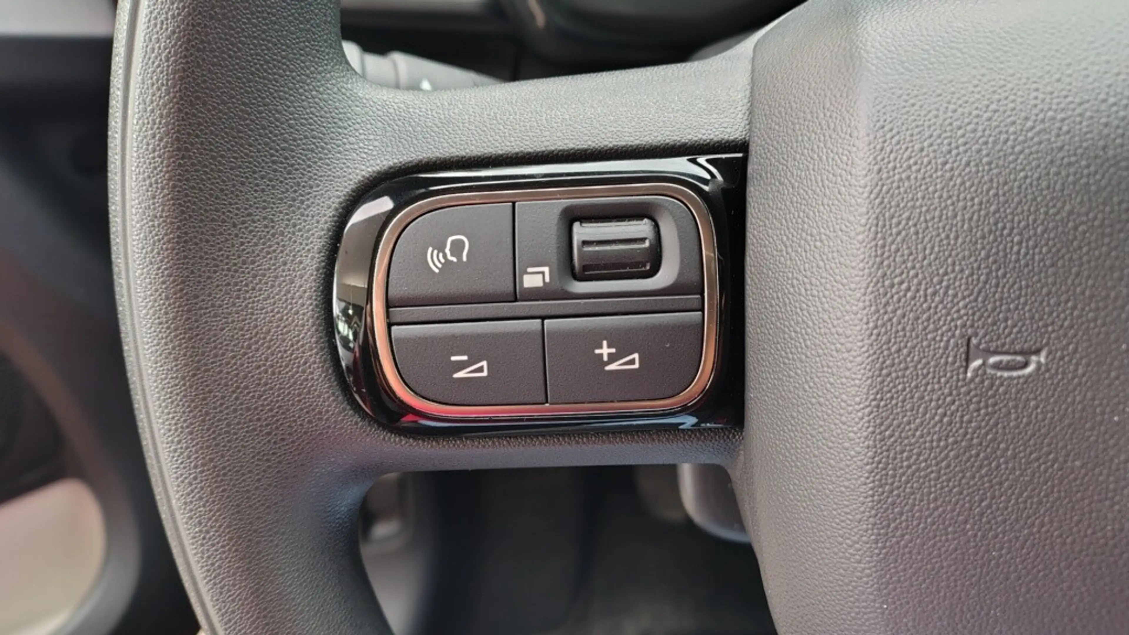 Citroen C3 1.2 PureTech 82 Feel (EURO 6d) — photo 11