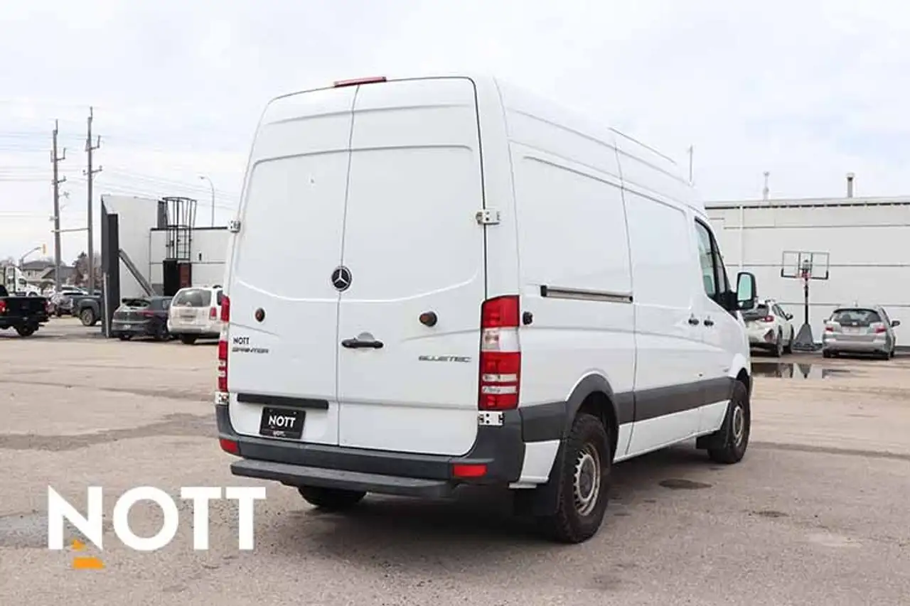 Mercedes-Benz Sprinter снимка Mercedes-Benz Sprinter