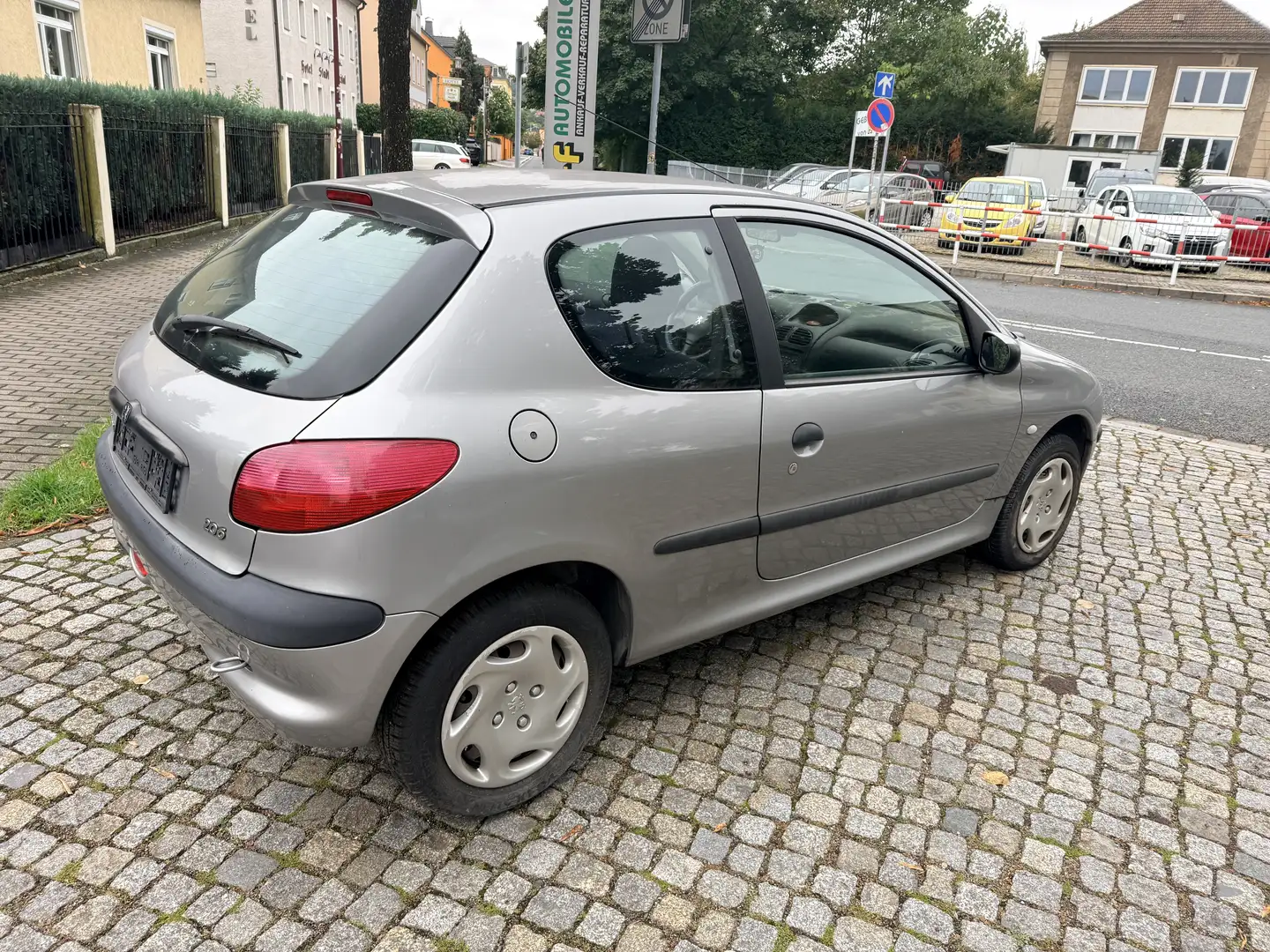 Peugeot 206 206 75 Presence Grau - 2