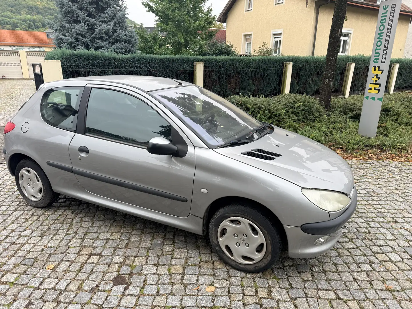 Peugeot 206 206 75 Presence Grau - 1