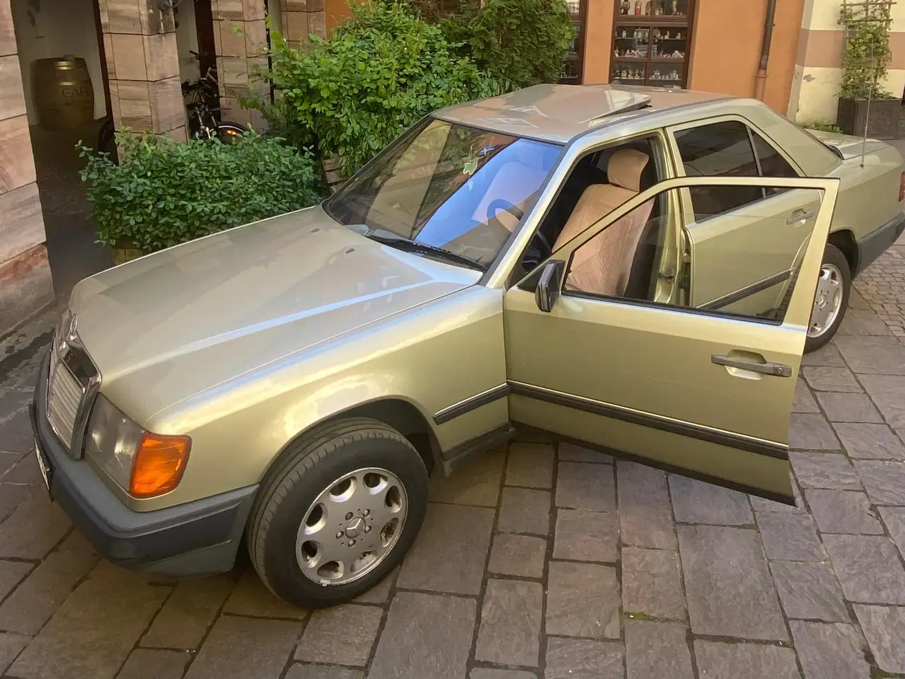 Mercedes-Benz 230 E, foto 3