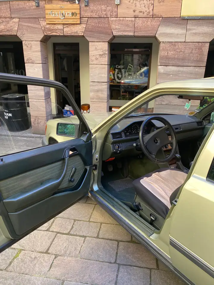 Mercedes-Benz 230 E, foto 4