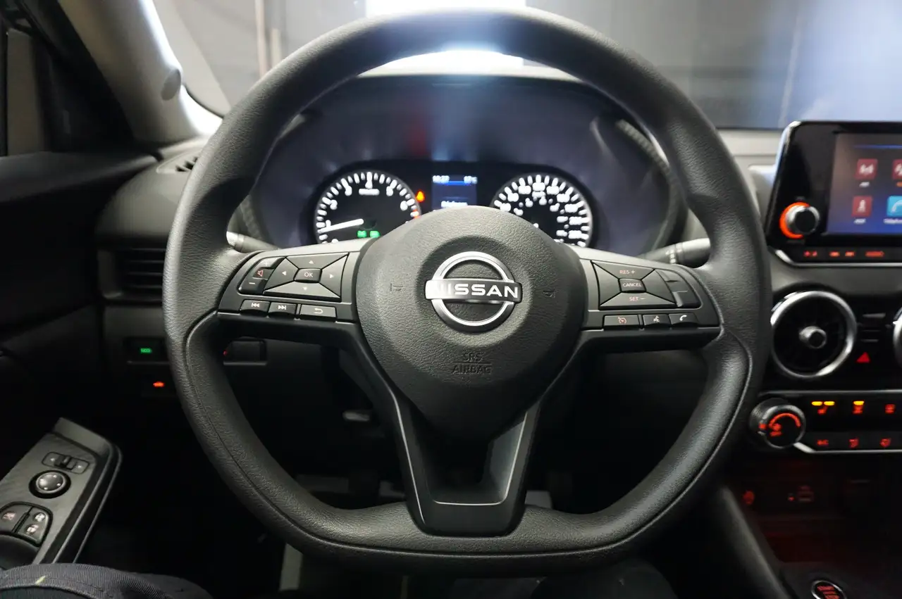 Nissan Sentra снимка Nissan Sentra