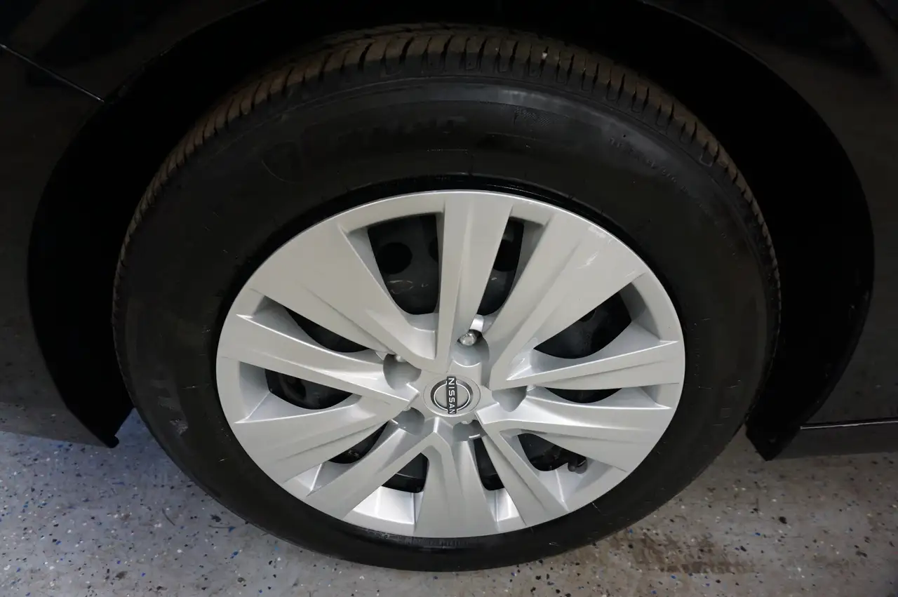 Nissan Sentra снимка Nissan Sentra