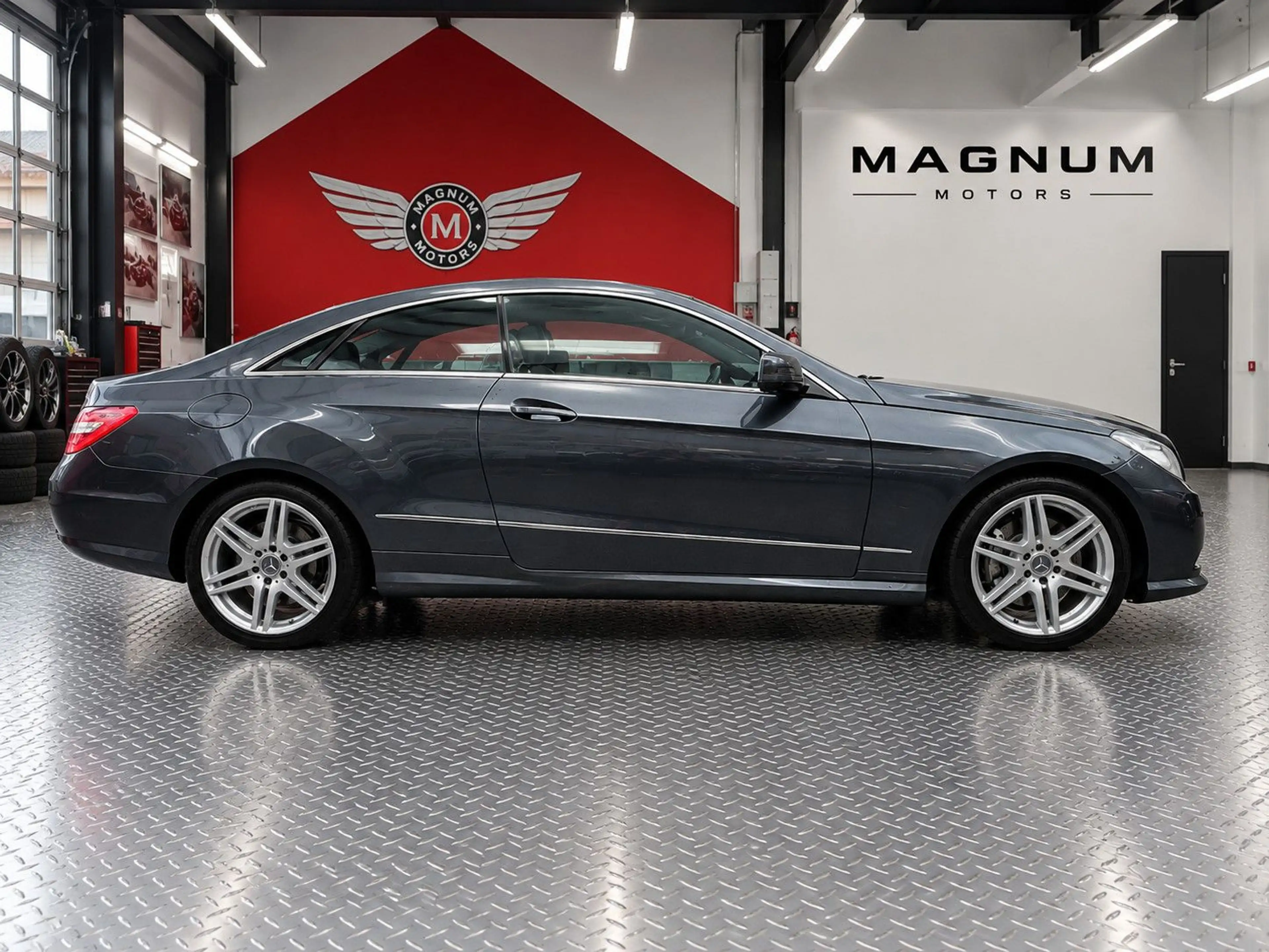 Mercedes-Benz E 250 E250 CGI A M G *Aut.*Leder*Bi-Xenon*PDC* — photo 7