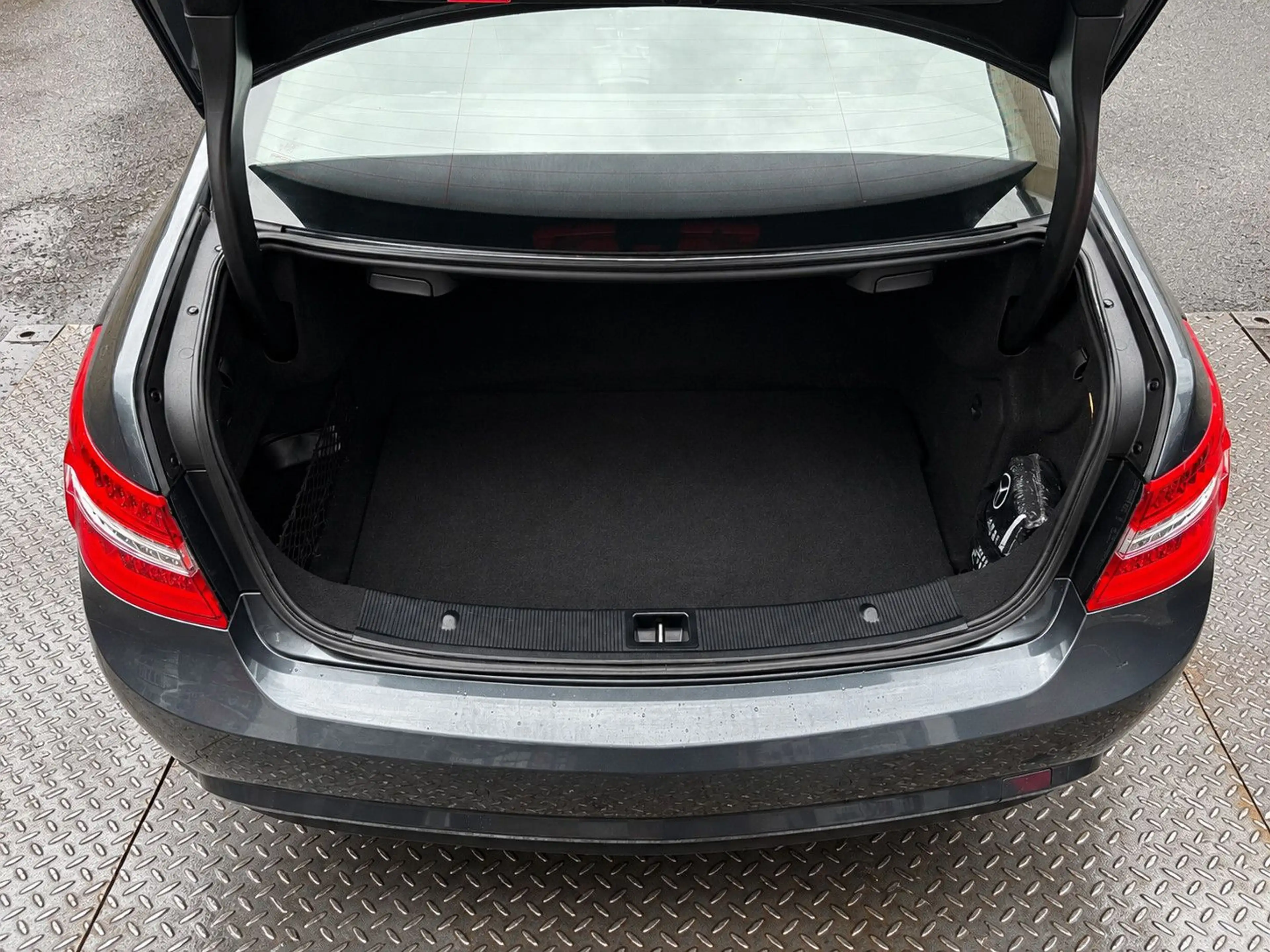 Mercedes-Benz E 250 E250 CGI A M G *Aut.*Leder*Bi-Xenon*PDC* — photo 11