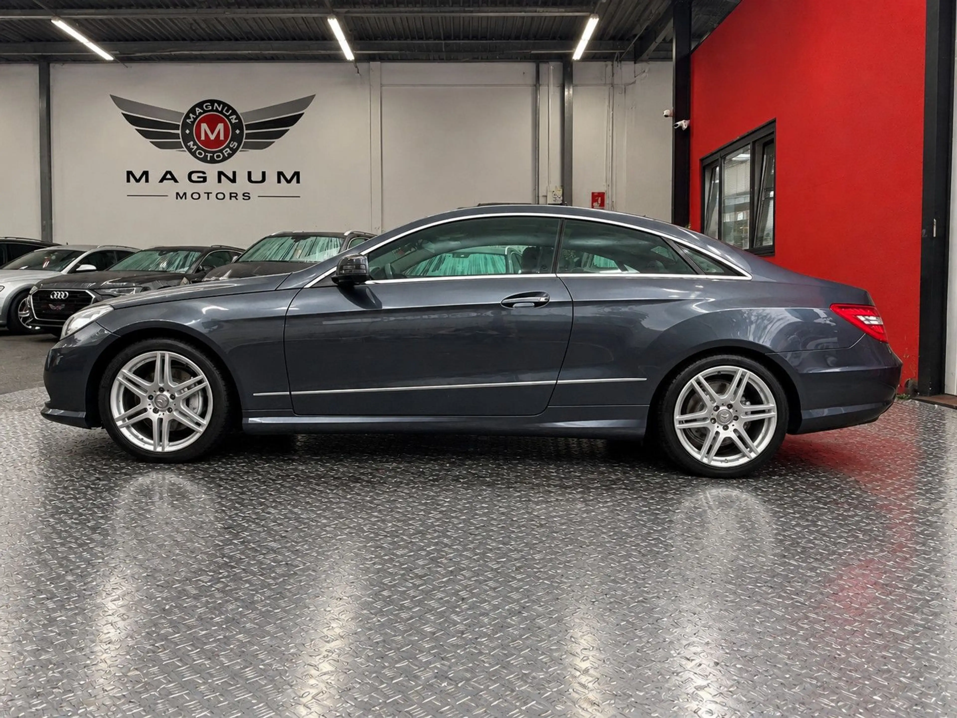 Mercedes-Benz E 250 E250 CGI A M G *Aut.*Leder*Bi-Xenon*PDC* — photo 6