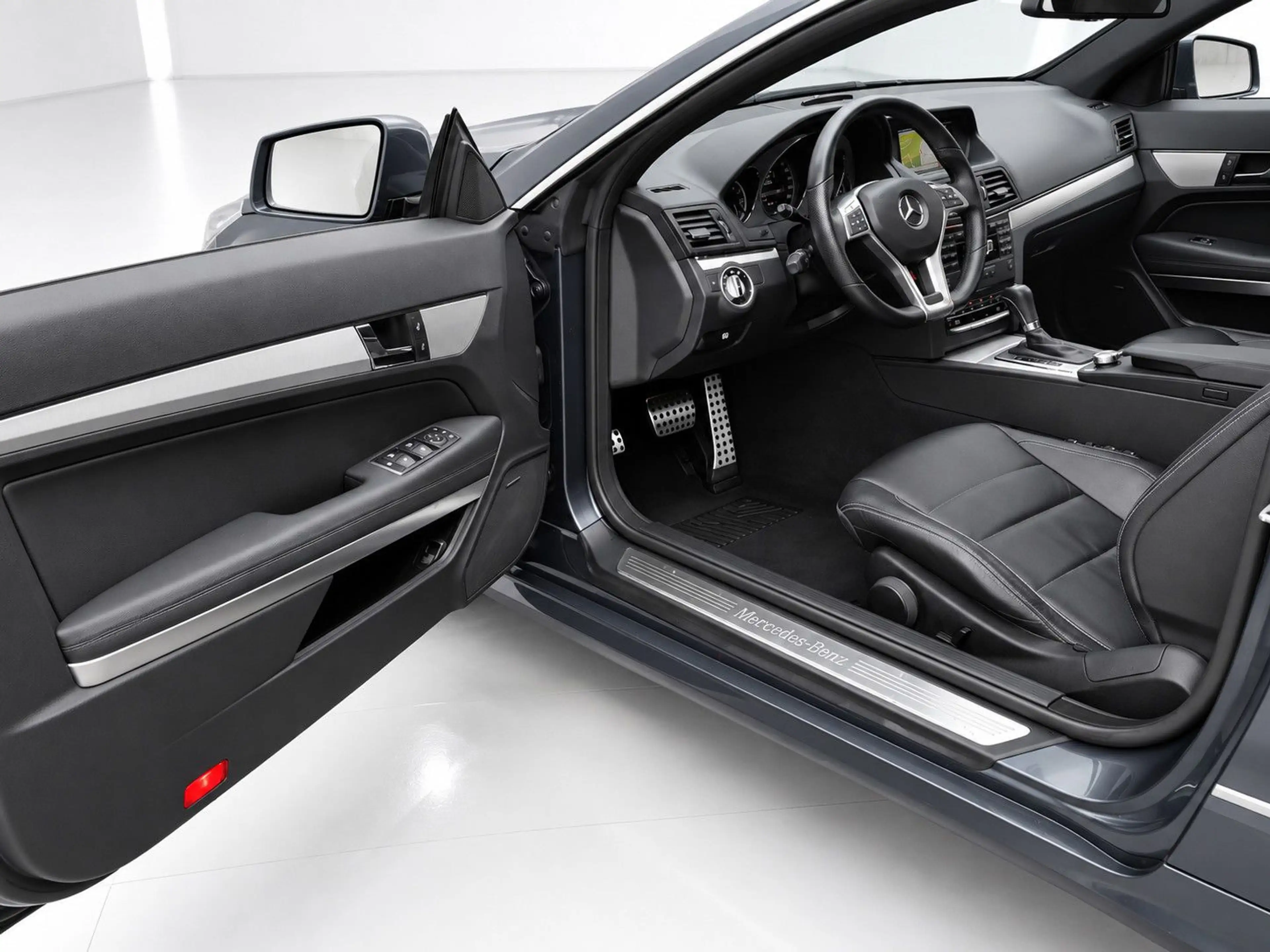 Mercedes-Benz E 250 E250 CGI A M G *Aut.*Leder*Bi-Xenon*PDC* — photo 12