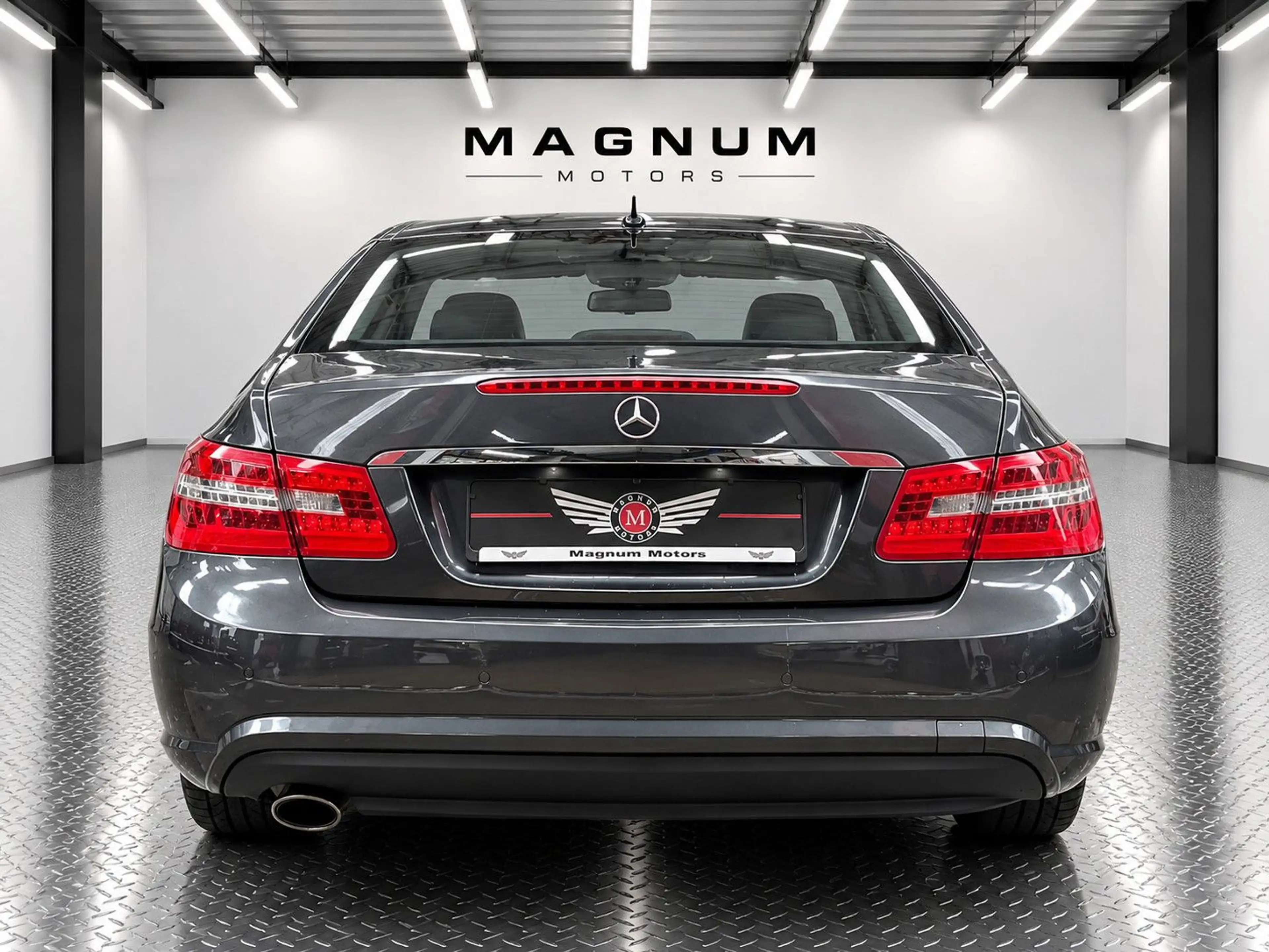 Mercedes-Benz E 250 E250 CGI A M G *Aut.*Leder*Bi-Xenon*PDC* — photo 9