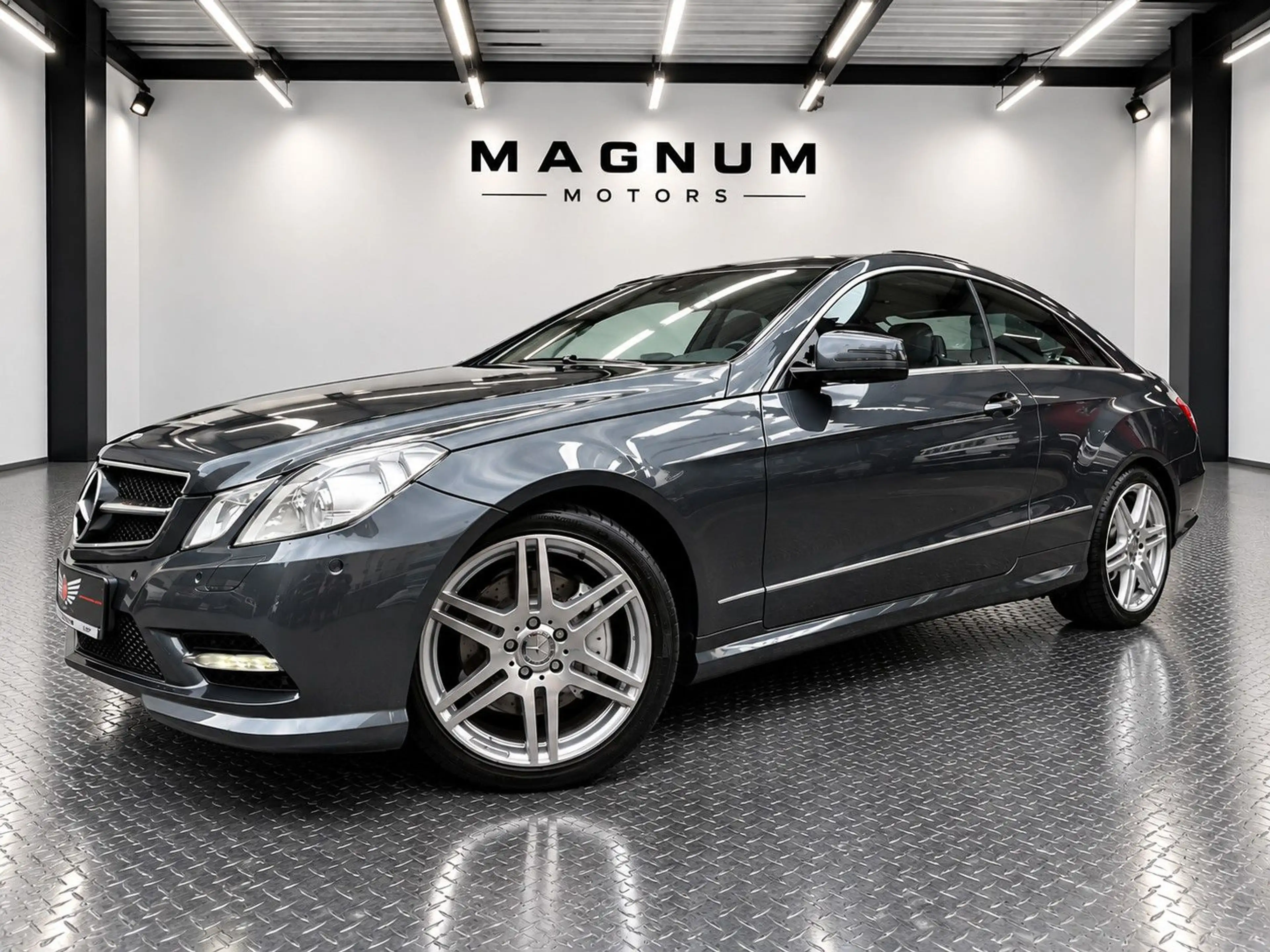 Mercedes-Benz E 250 E250 CGI A M G *Aut.*Leder*Bi-Xenon*PDC* — photo 2