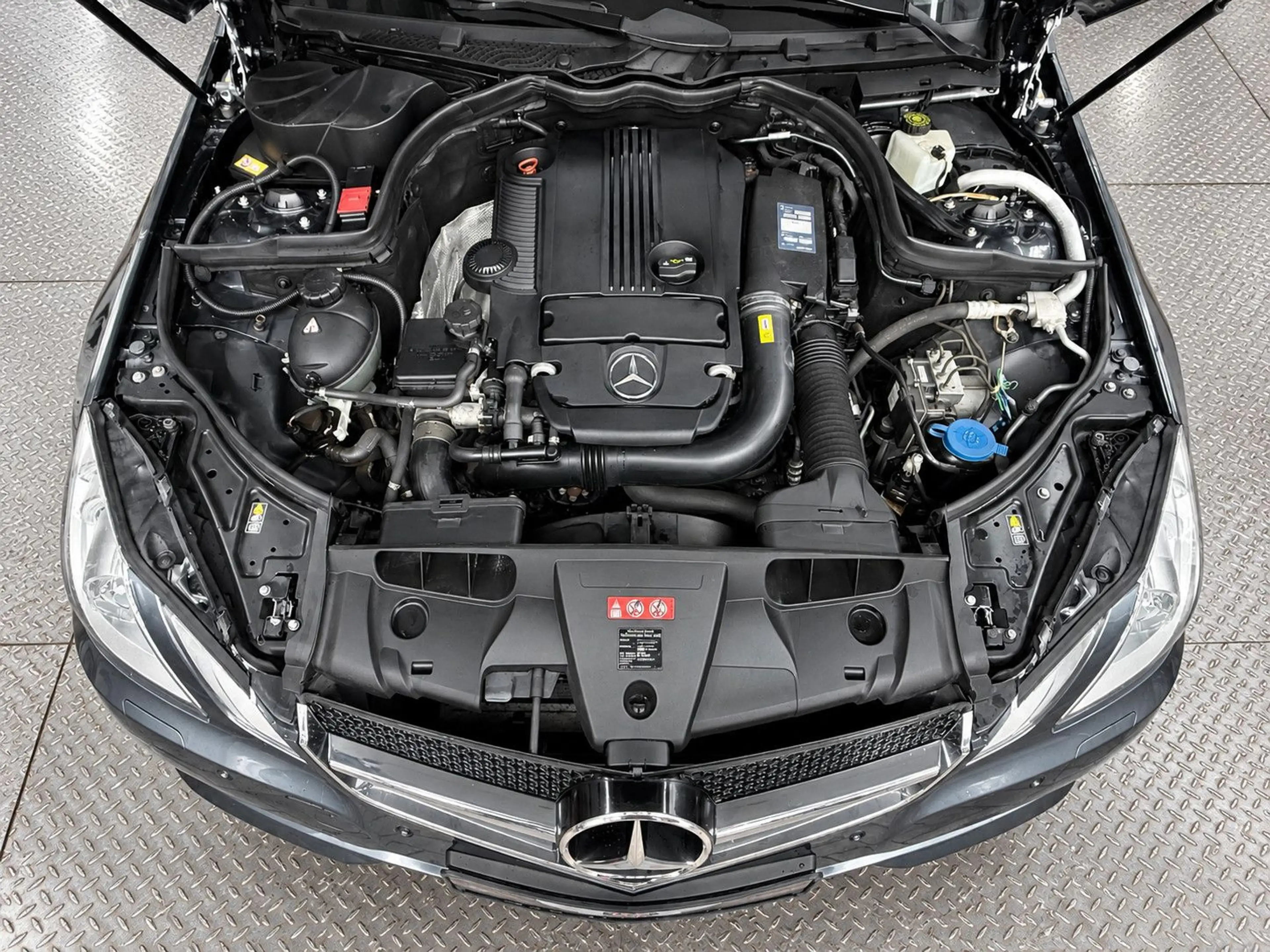 Mercedes-Benz E 250 E250 CGI A M G *Aut.*Leder*Bi-Xenon*PDC* — photo 10