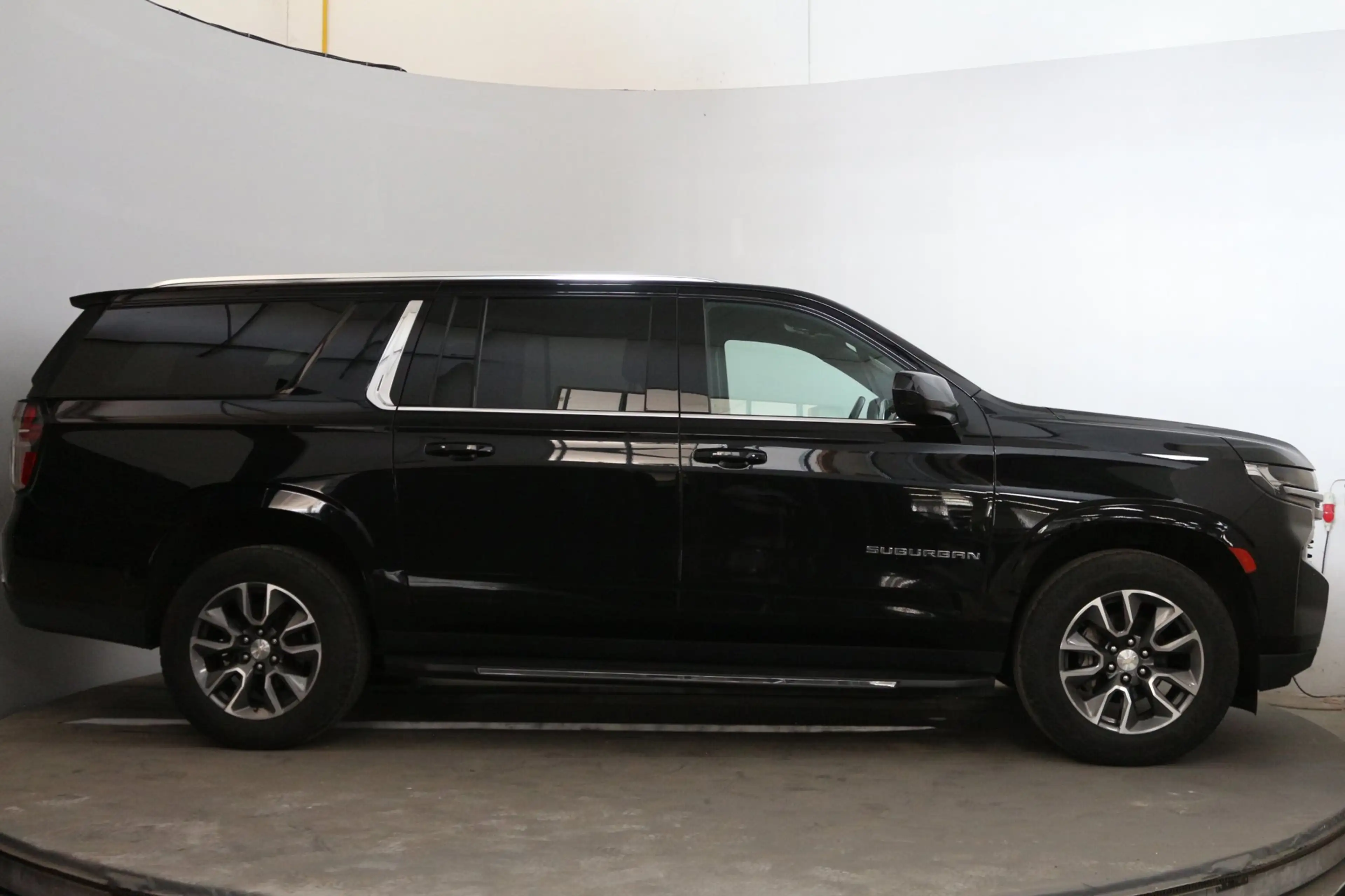 Chevrolet Suburban USA NIEUW MODEL , AMERIKAANSE TITEL, INVOER BETAAL — photo 10