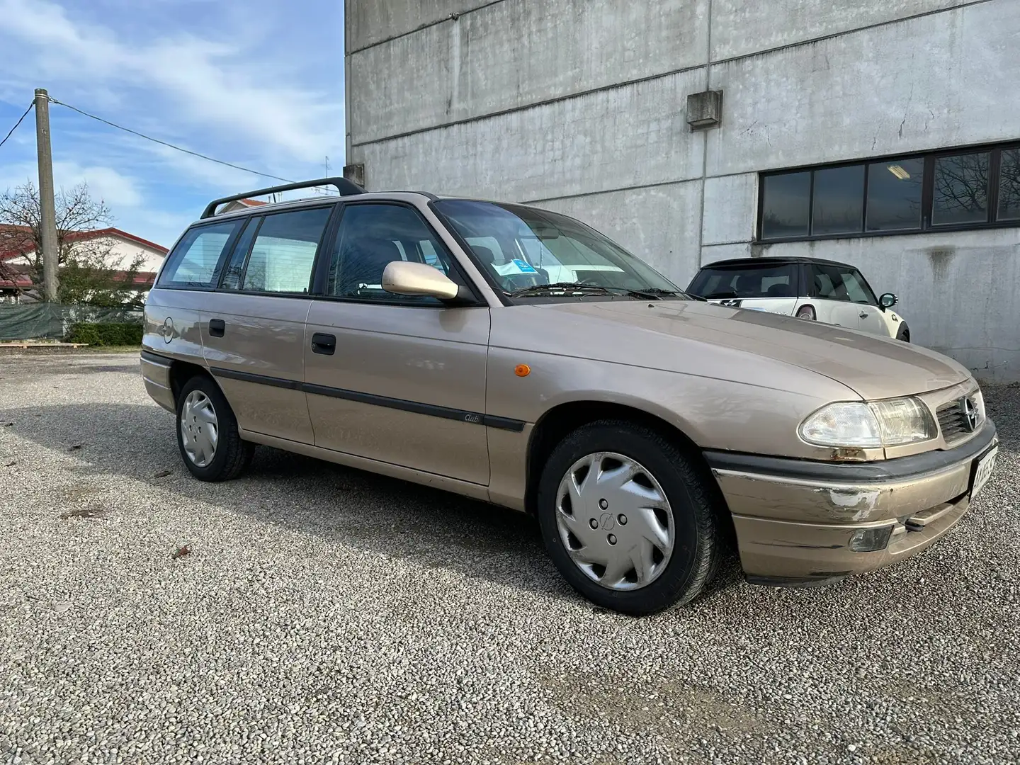Opel Astra Astra SW 1.4 16v Club 90CV Auriu - 2
