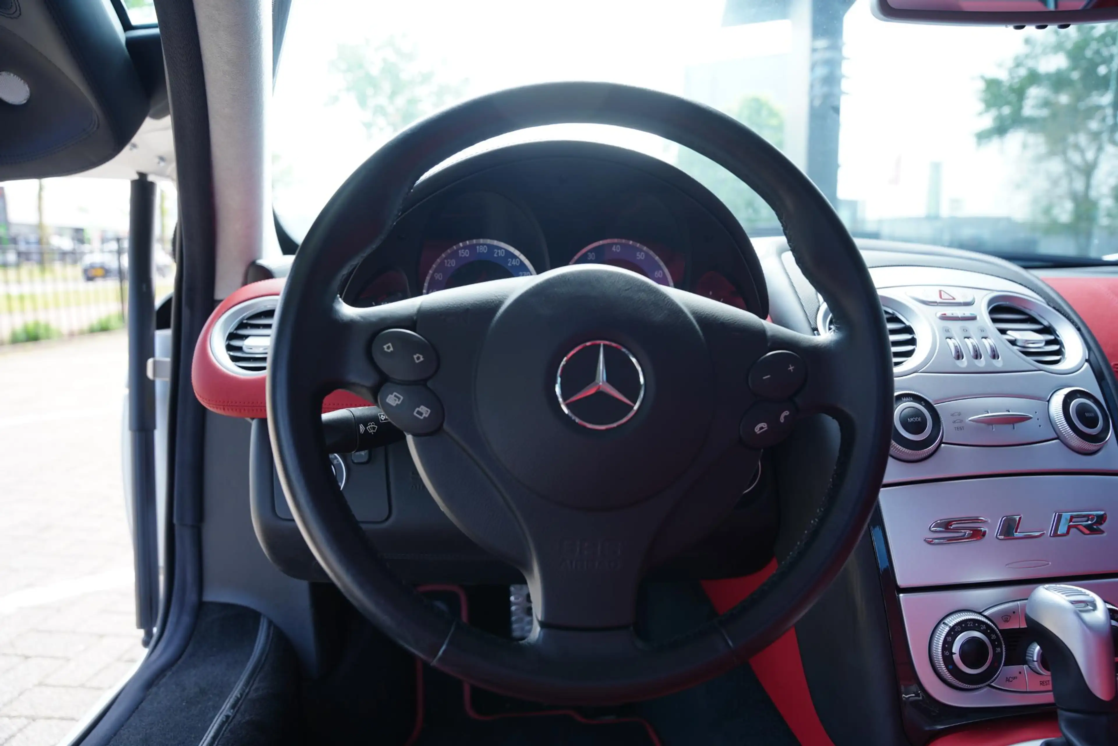Mercedes-Benz SLR 5.4 V8 McLaren — photo 21