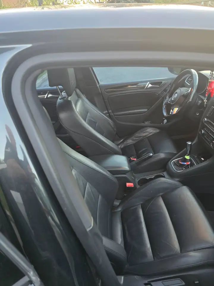 Volkswagen Golf GTI снимка Volkswagen Golf GTI