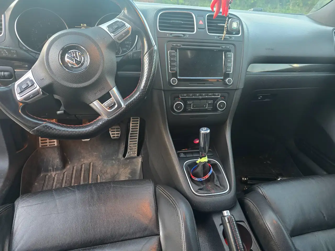 Volkswagen Golf GTI снимка Volkswagen Golf GTI