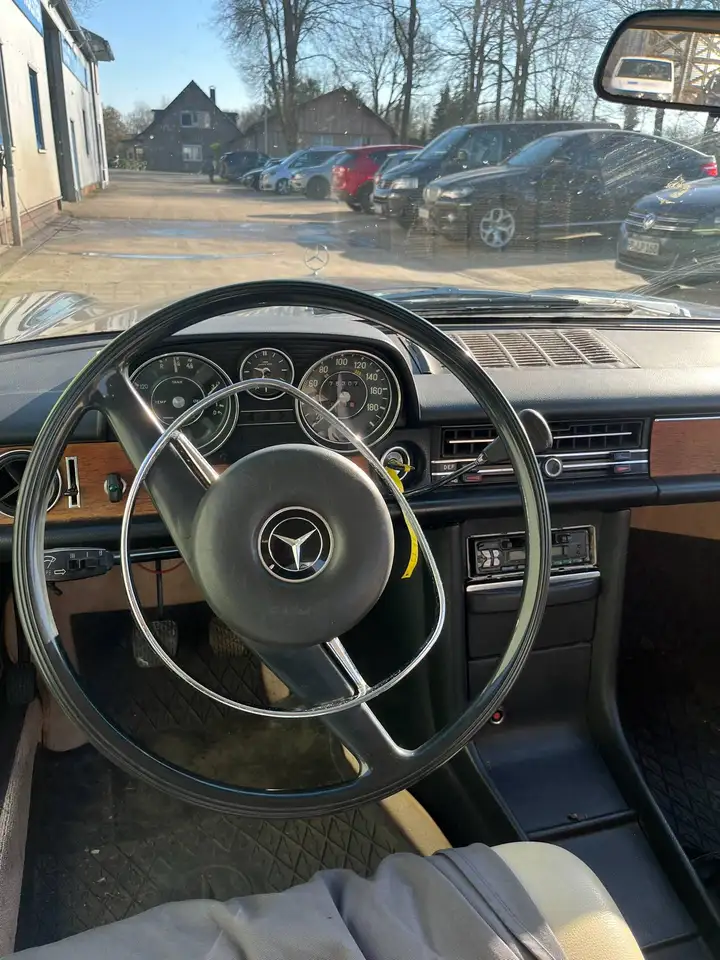 Mercedes-Benz 200 W115, foto 11