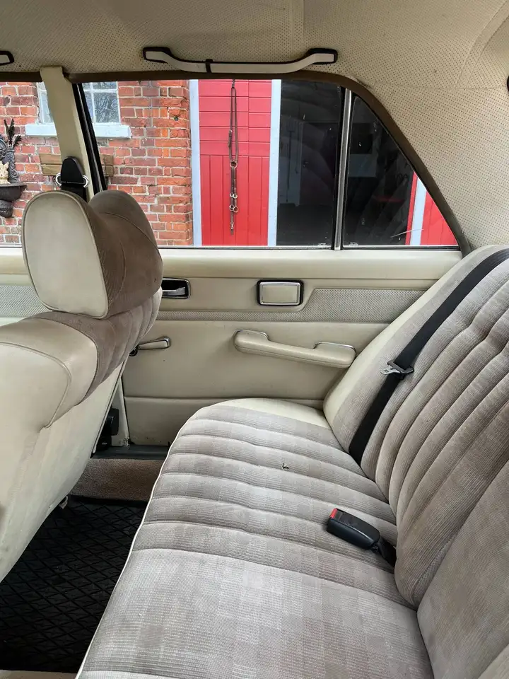 Mercedes-Benz 200 W115, foto 9