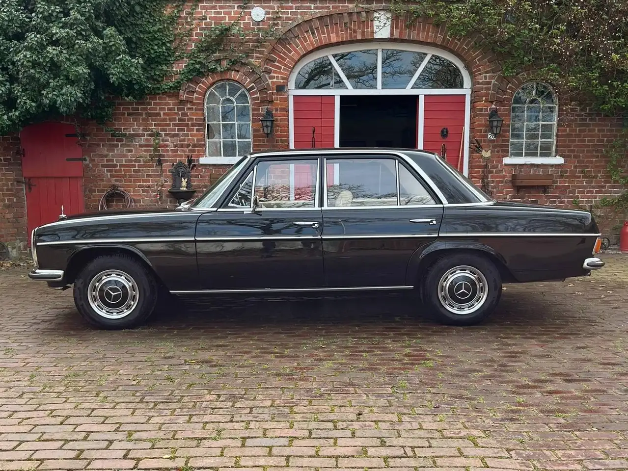 Mercedes-Benz 200 W115, foto 2