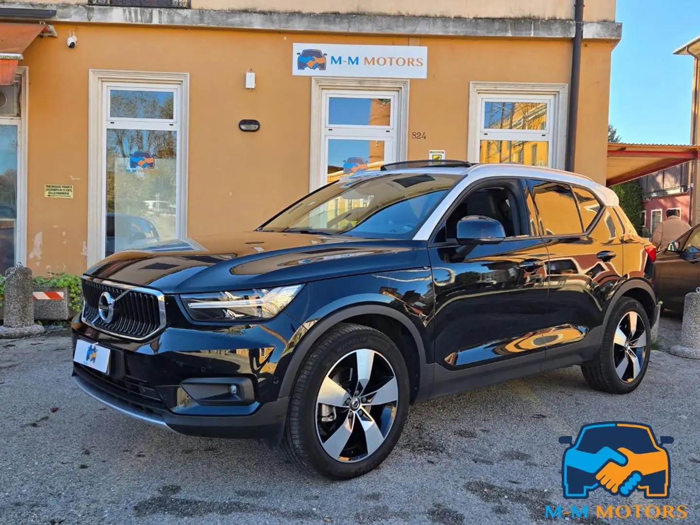 Volvo XC40 D4 AWD Geartronic Momentum Nero - 1