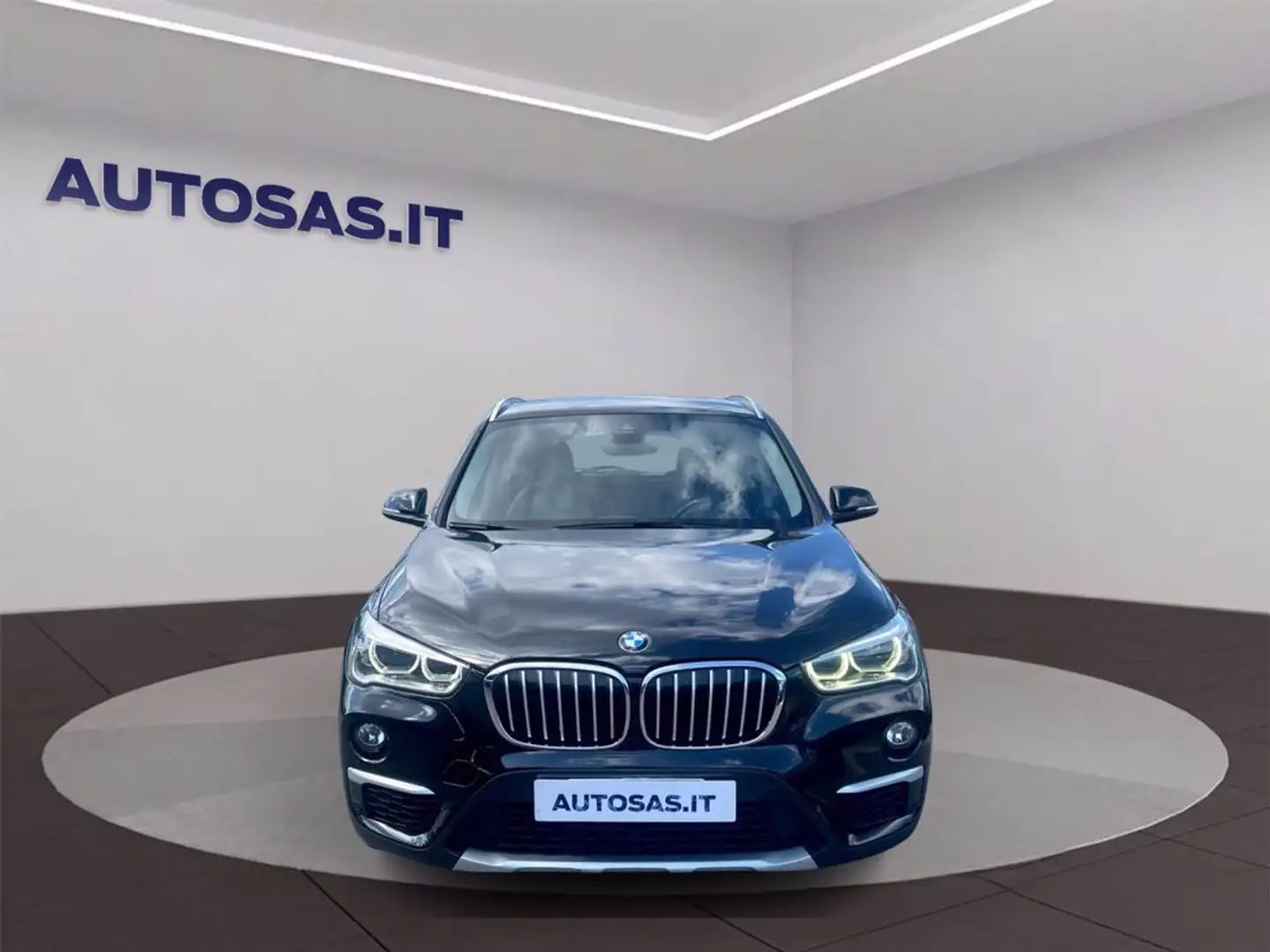 BMW X1 xdrive18d xLine auto Zwart - 1
