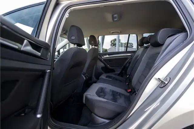 Volkswagen Golf view 12