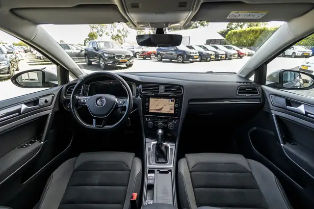 Volkswagen Golf view 6