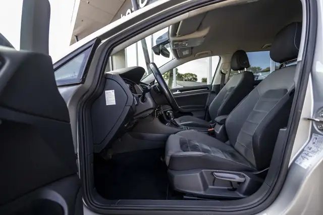 Volkswagen Golf view 11