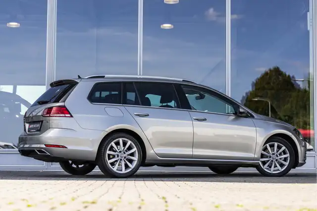 Volkswagen Golf view 2