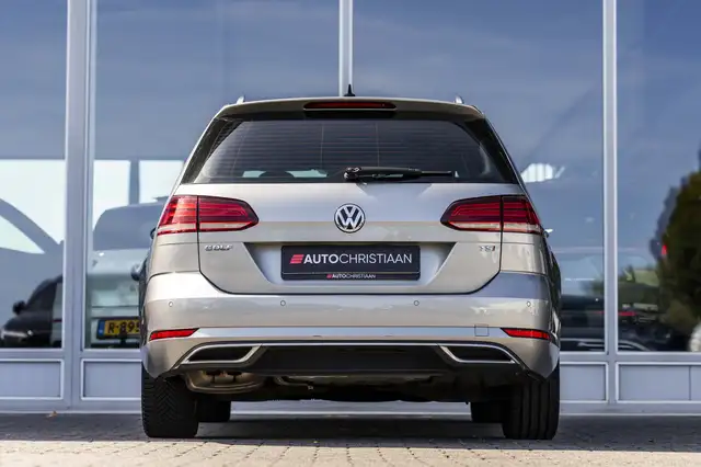 Volkswagen Golf view 4