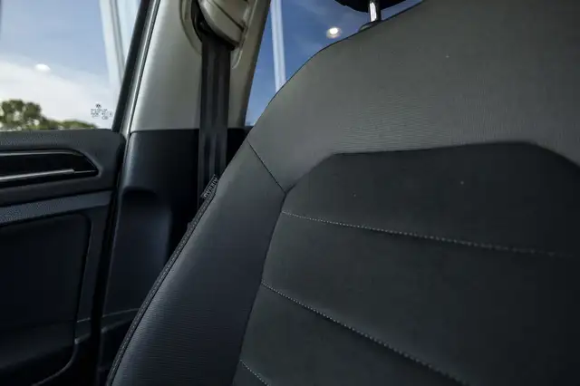 Volkswagen Golf view 9