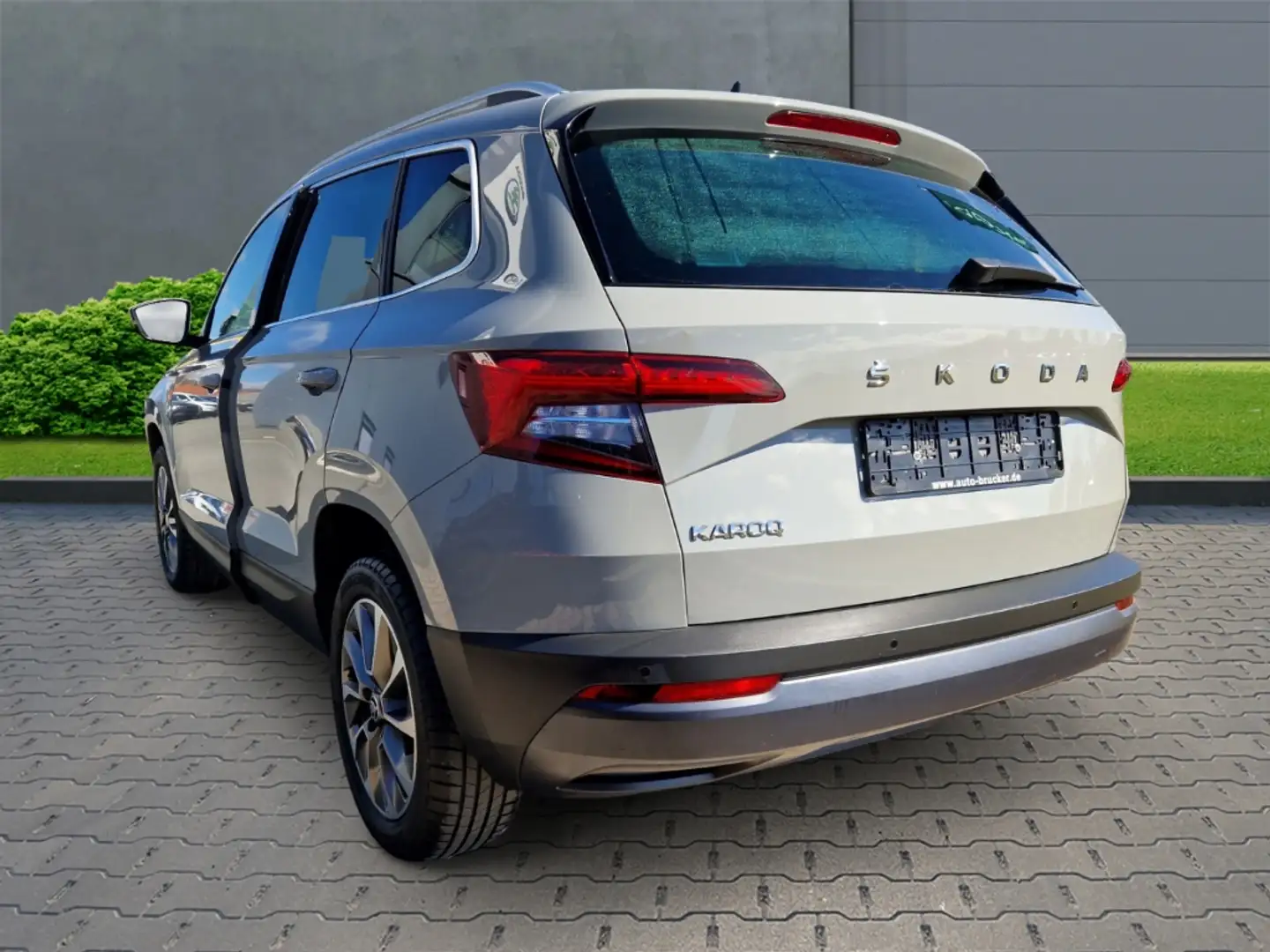Skoda Karoq Clever 1.0 TSI+Alufelgen+Klimaautomatik+Parksensor Grau - 2