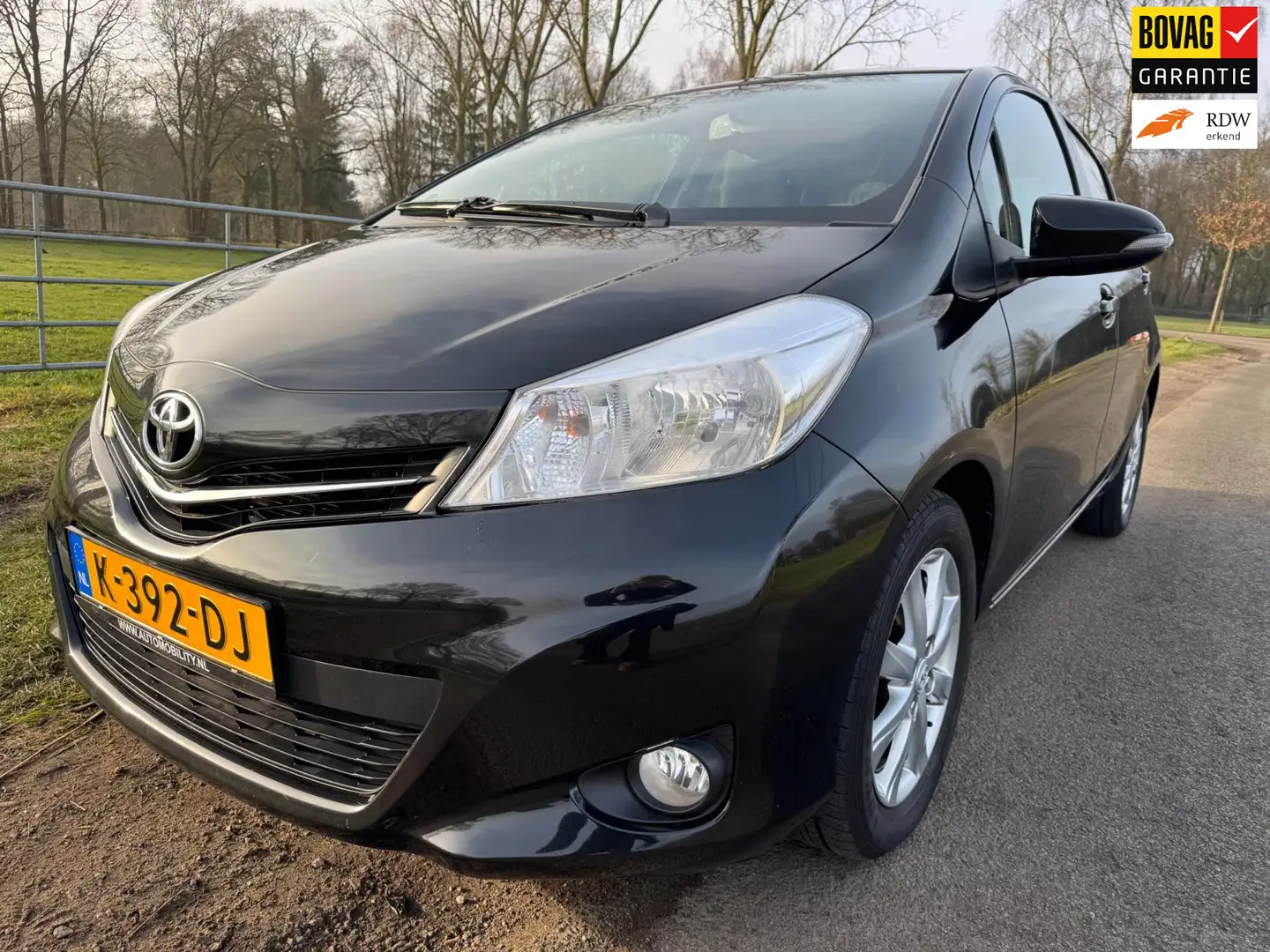 Toyota Yaris 1.3 VVT-i Now Top 5 editie top onderhouden met air Noir - 1